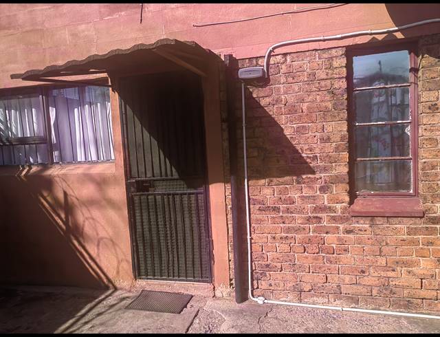 4 BEDROOM HOUSE FOR SALE IN PRETORIA WEST